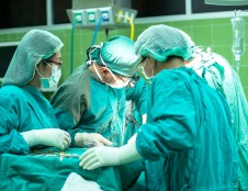 Čekai ieško medicinos darbužių gamintojų