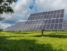 „Bloomberg“: Lietuvos investuotojai jungiasi prie Lenkijos saulės energetikos „aukso karštinės“