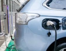 Gyventojai dar gali suskubti gauti subsidiją elektromobiliui įsigyti