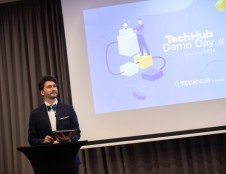 Apdovanoti perspektyviausi „TechHub“ startuoliai: nuo prekių personalizavimo iki klientų aptarnavimo sprendimų