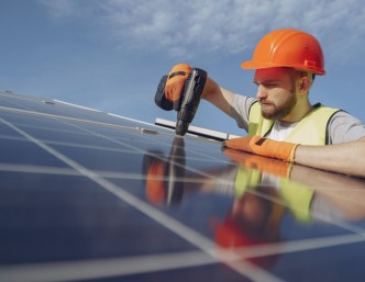 Saulės elektrinių poreikis neslūgsta – per 17 tūkstančių gyventojų su valstybės parama nori tapti gaminančiais vartotojais