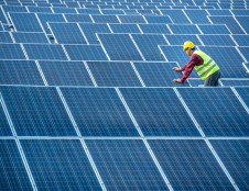 Patrigubinus finansavimą atsinaujinantiems energijos ištekliams pramonės įmonėse diegti, pasirašomos pirmosios sutartys